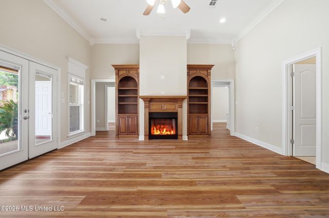 28 W Lake Road, Hattiesburg, MS 39402