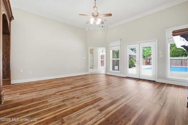 28 W Lake Road, Hattiesburg, MS 39402