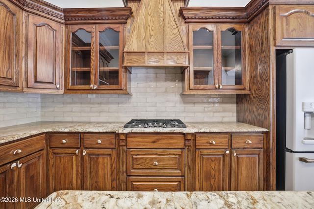 28 W Lake Road, Hattiesburg, MS 39402