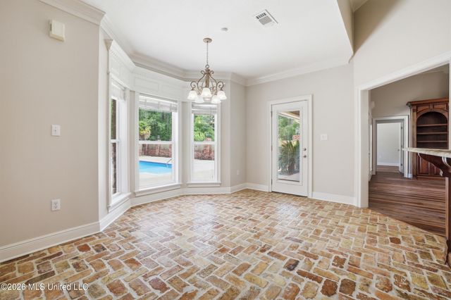28 W Lake Road, Hattiesburg, MS 39402