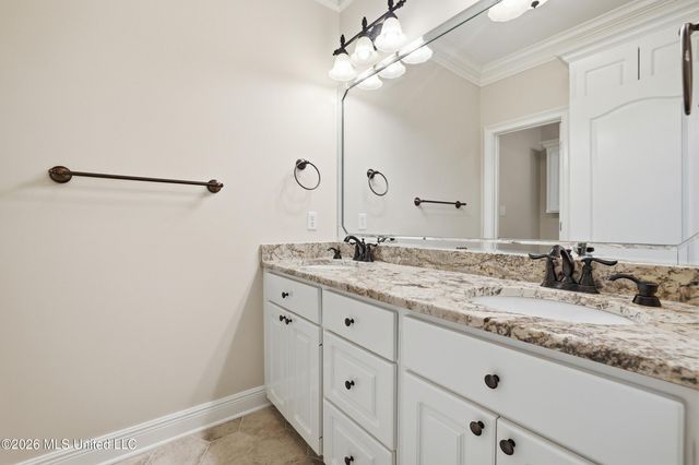 28 W Lake Road, Hattiesburg, MS 39402