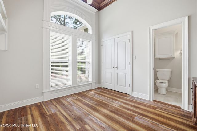 28 W Lake Road, Hattiesburg, MS 39402