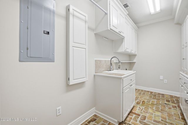 28 W Lake Road, Hattiesburg, MS 39402
