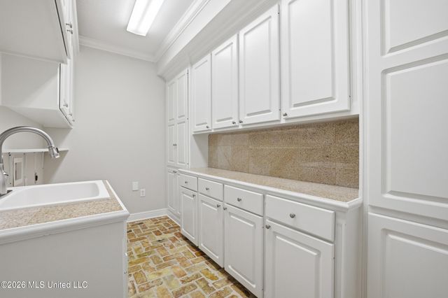28 W Lake Road, Hattiesburg, MS 39402