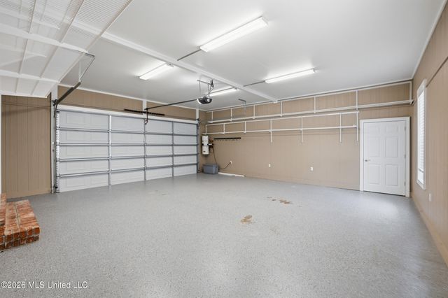 28 W Lake Road, Hattiesburg, MS 39402