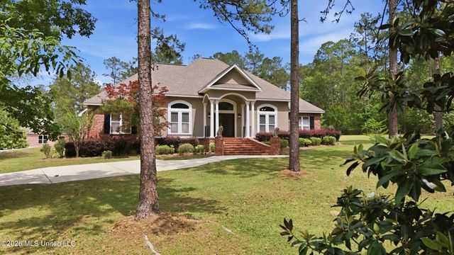 28 W Lake Road, Hattiesburg, MS 39402