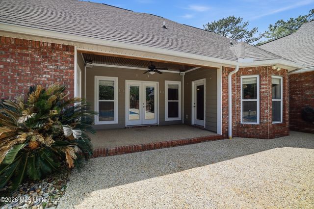 28 W Lake Road, Hattiesburg, MS 39402