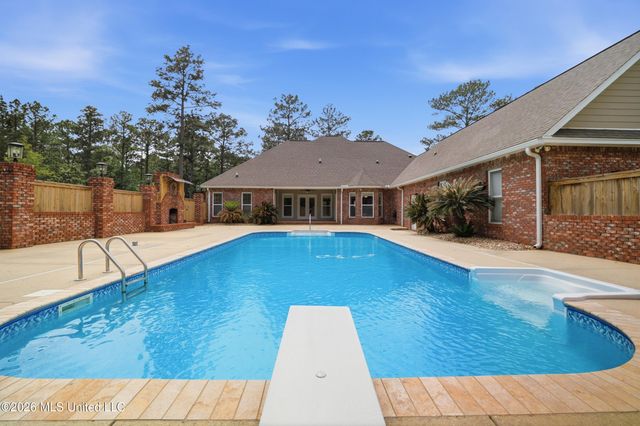 28 W Lake Road, Hattiesburg, MS 39402