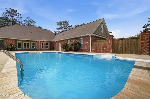 28 W Lake Road, Hattiesburg, MS 39402