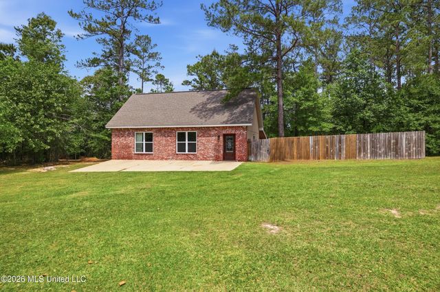 28 W Lake Road, Hattiesburg, MS 39402