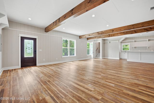 28 W Lake Road, Hattiesburg, MS 39402