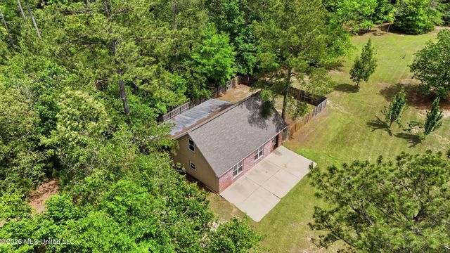 28 W Lake Road, Hattiesburg, MS 39402