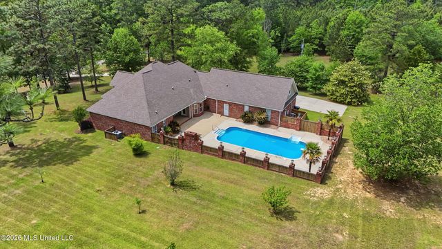 28 W Lake Road, Hattiesburg, MS 39402