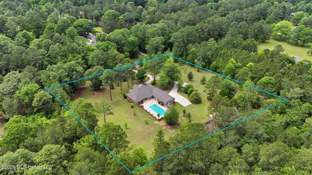 28 W Lake Road, Hattiesburg, MS 39402