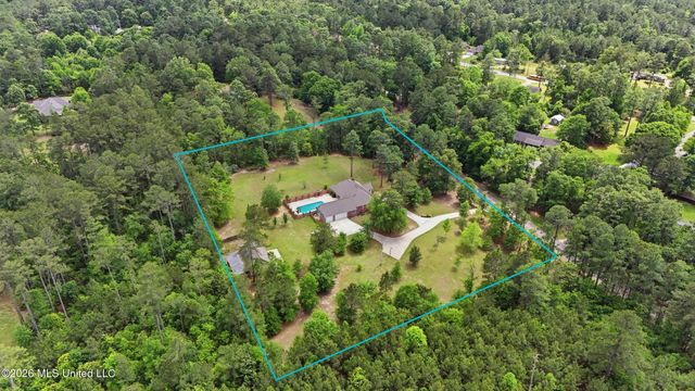 28 W Lake Road, Hattiesburg, MS 39402
