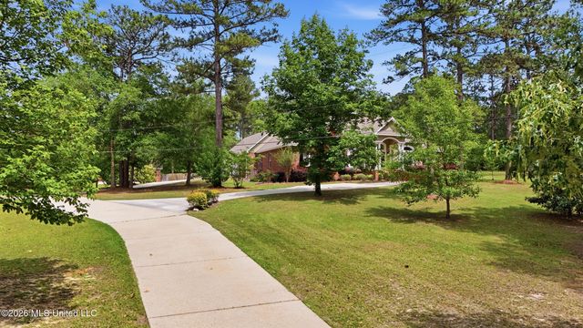 28 W Lake Road, Hattiesburg, MS 39402