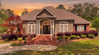 28 W Lake Road, Hattiesburg, MS 39402