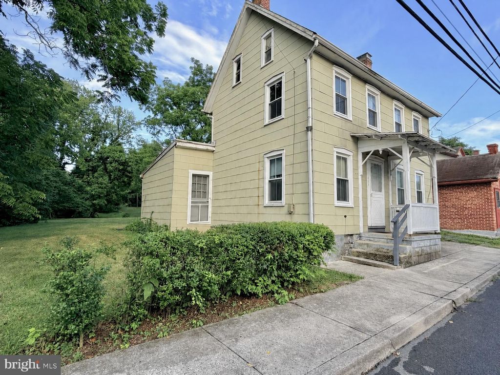 213 S S FAYETTE STREET, Mercersburg, PA 17236