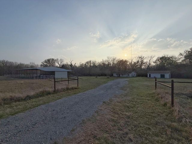 4984 Fm 977, Leona, TX 75850