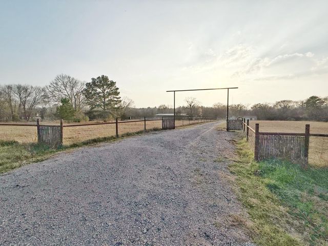 4984 Fm 977, Leona, TX 75850