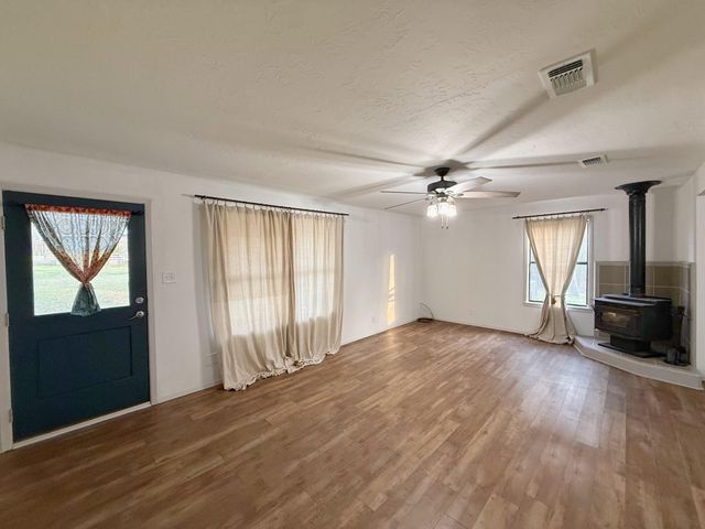 4984 Fm 977, Leona, TX 75850