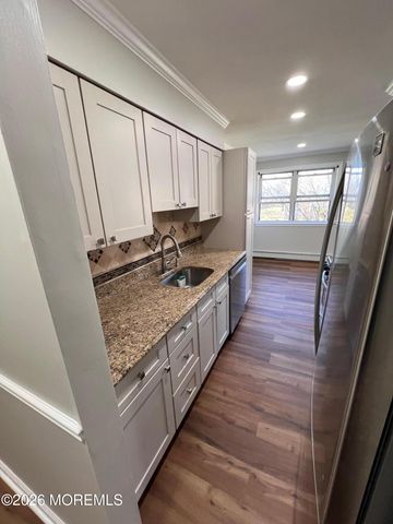 16 Manchester Court H, Freehold, NJ 07728