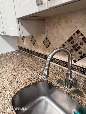 16 Manchester Court H, Freehold, NJ 07728