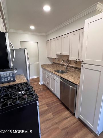 16 Manchester Court H, Freehold, NJ 07728