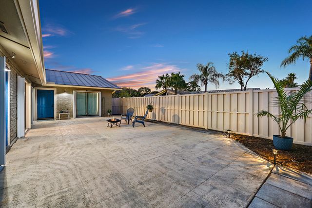 5537 Eagle Lake Drive, Palm Beach Gardens, FL 33418