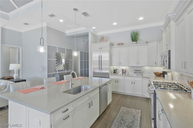 6542 Amarone LN, Naples, FL 34113