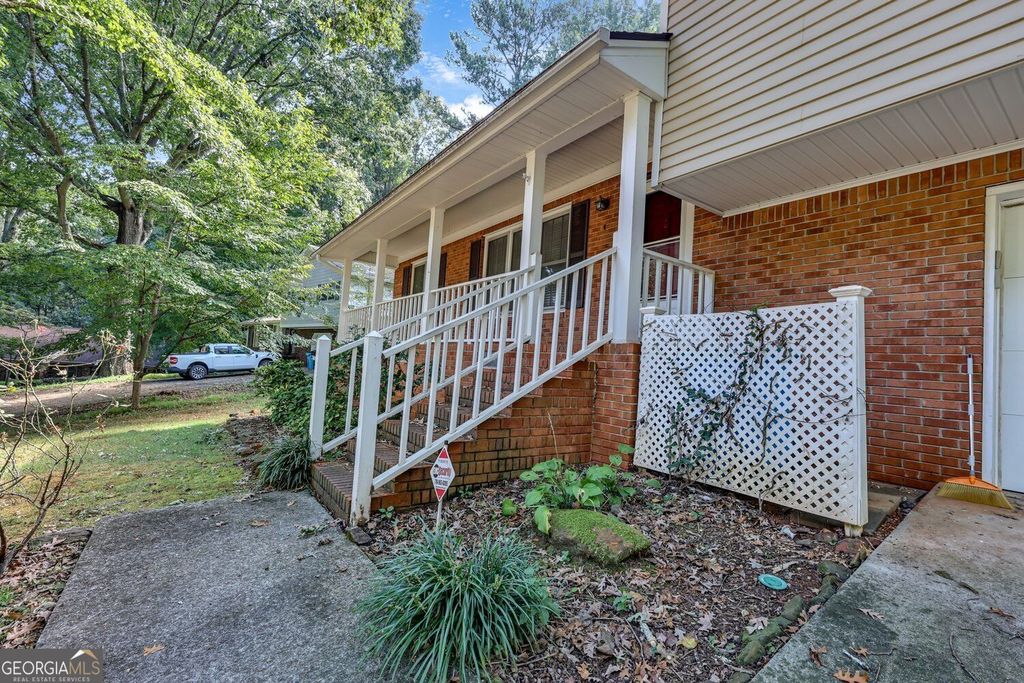 5728 Four Winds Court SW, Lilburn, GA 30047 — photo 4