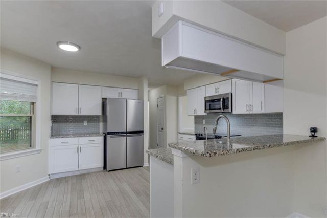 642 Willow Bend DR, Chesapeake, VA 23323