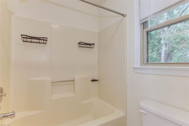 642 Willow Bend DR, Chesapeake, VA 23323