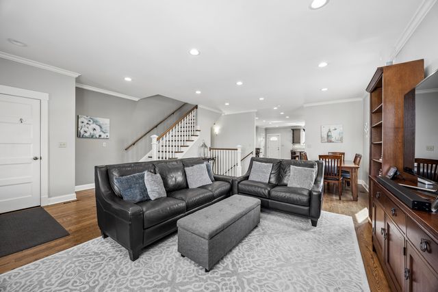 5137 S Mobile Avenue, Chicago, IL 60638
