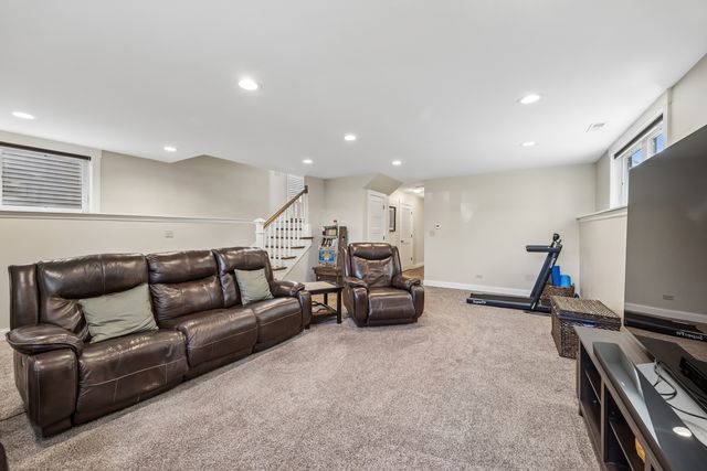 5137 S Mobile Avenue, Chicago, IL 60638