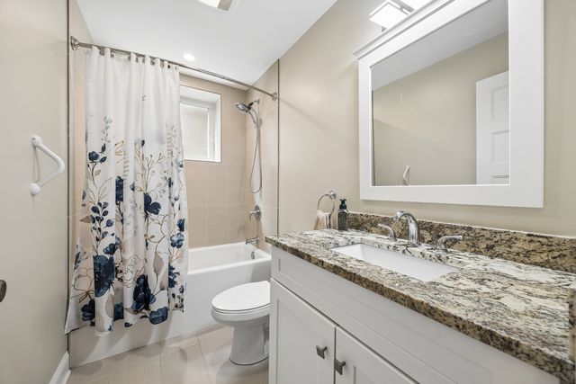 5137 S Mobile Avenue, Chicago, IL 60638