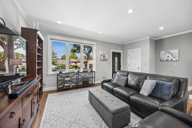 5137 S Mobile Avenue, Chicago, IL 60638