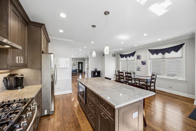 5137 S Mobile Avenue, Chicago, IL 60638