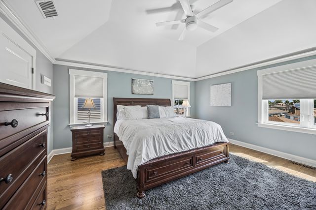 5137 S Mobile Avenue, Chicago, IL 60638