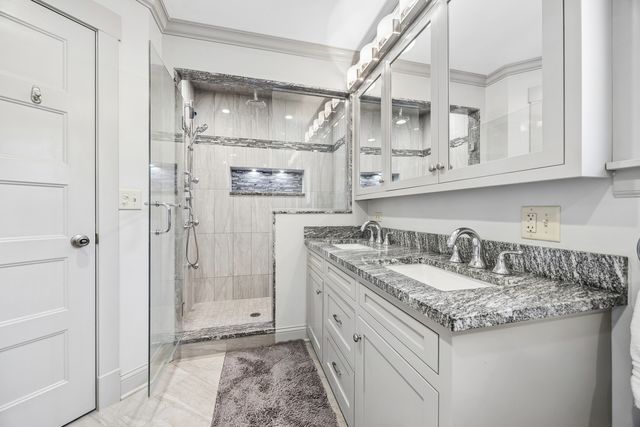 5137 S Mobile Avenue, Chicago, IL 60638