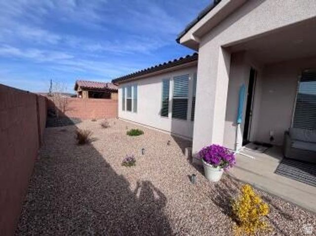 31 W CAMINO OSO DR, Washington, UT 84780