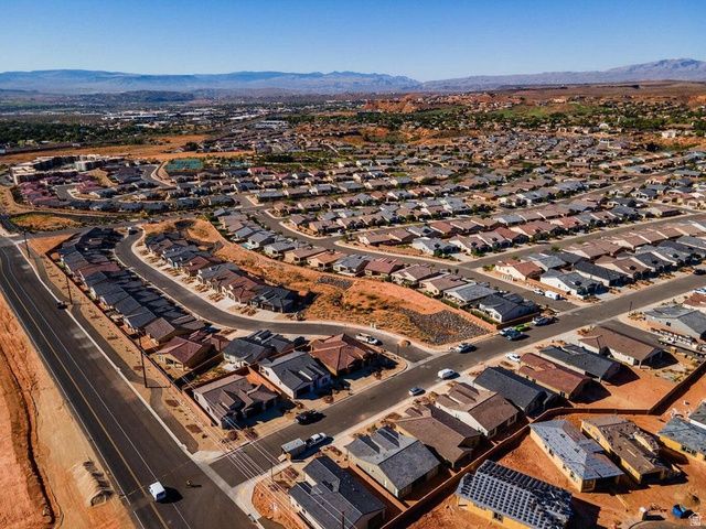 31 W CAMINO OSO DR, Washington, UT 84780