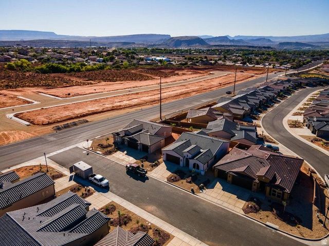 31 W CAMINO OSO DR, Washington, UT 84780