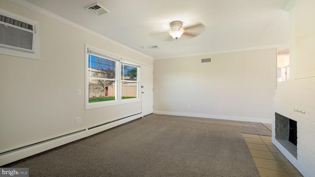 10 BLUE RIDGE DR, Levittown, PA 19057