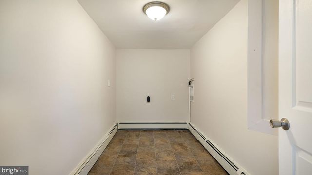 10 BLUE RIDGE DR, Levittown, PA 19057