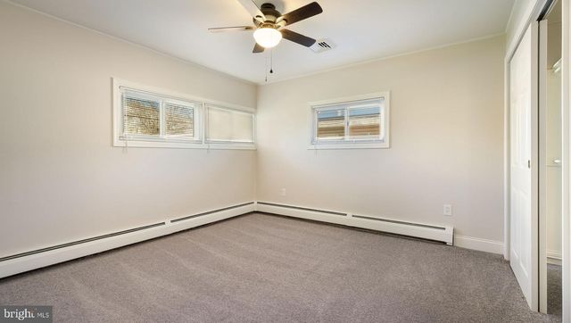 10 BLUE RIDGE DR, Levittown, PA 19057