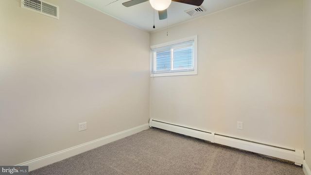 10 BLUE RIDGE DR, Levittown, PA 19057