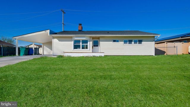 10 BLUE RIDGE DR, Levittown, PA 19057