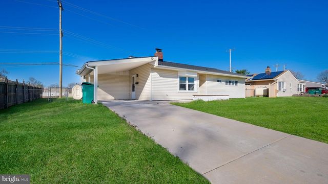 10 BLUE RIDGE DR, Levittown, PA 19057