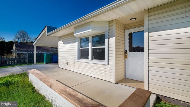 10 BLUE RIDGE DR, Levittown, PA 19057